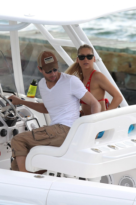 Анна Курникова и Энрике Иглесиас в объективе папарацци