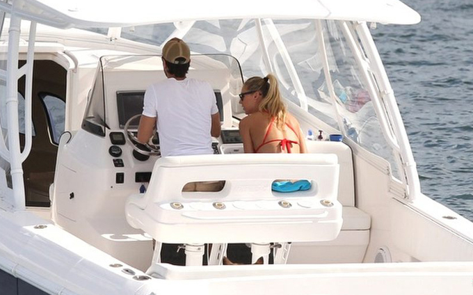 Анна Курникова и Энрике Иглесиас в объективе папарацци