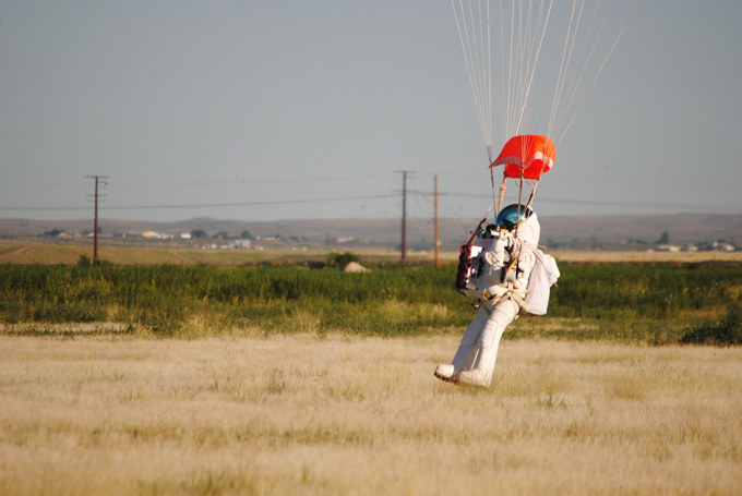 Новый мировой рекорд по прыжкам из стратосферы Земли
