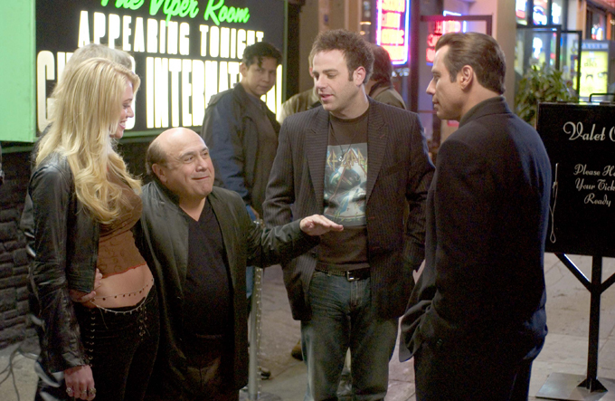 Джон Траволта отмечает юбилей