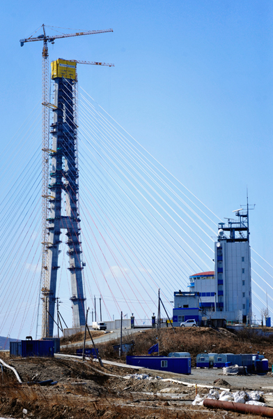 Опора моста на остров Русский признана самой высокой в мире