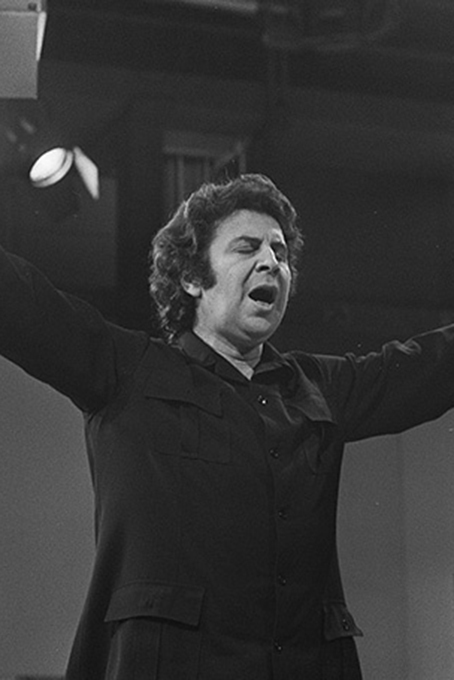 Гении дня (29.07): организаторы. Микис Теодоракис