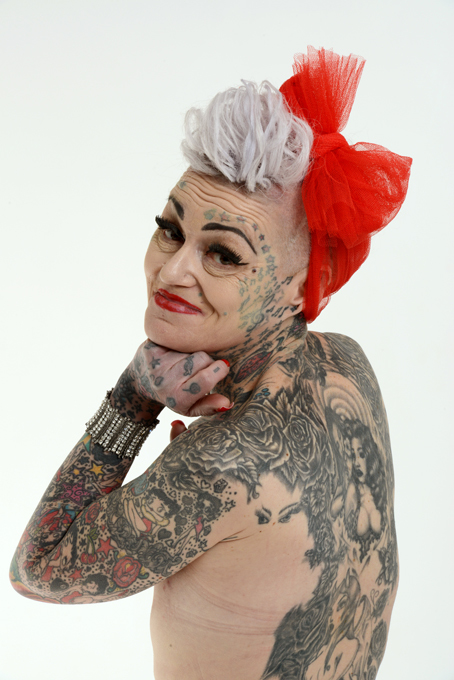 Заслуженная пенсионерка татуажа