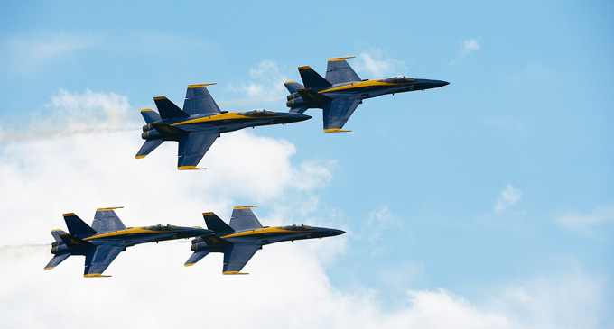 Пилотажная группа ''Голубые ангелы''