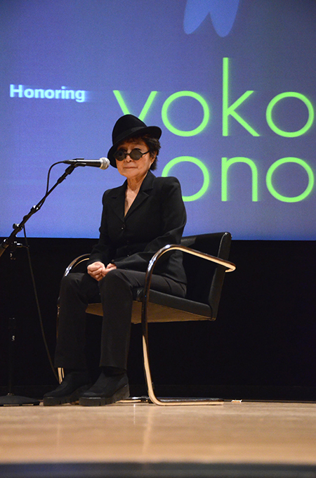 Вдове Джона Леннона Йоко Оно — 80