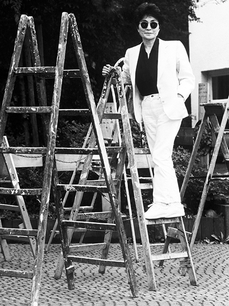 Вдове Джона Леннона Йоко Оно — 80