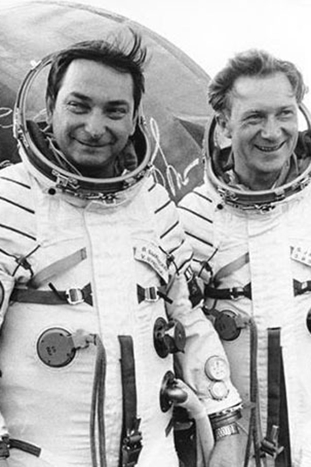 Гении дня (02.08): бульдозеристы. Валерий Быковский