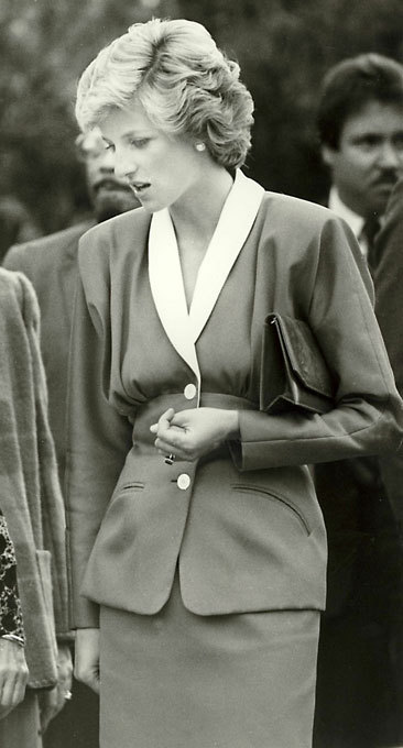 Платье и туфли принцессы продадут на аукционе