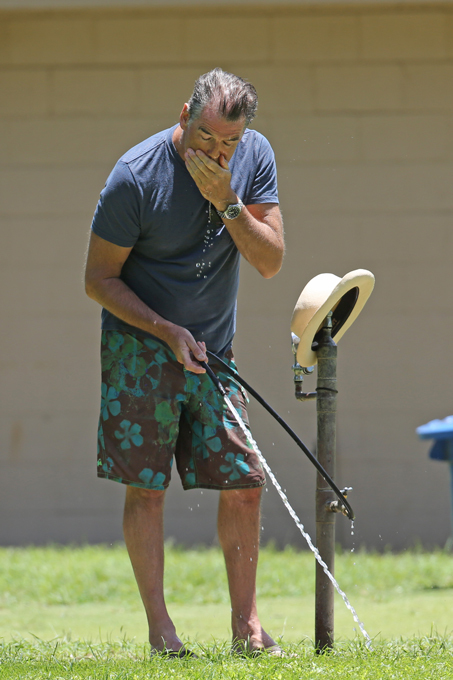 Водные процедуры Пирса Броснана