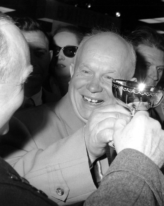 Как Хрущев пинал "дохлого льва". Культ личности Хрущева