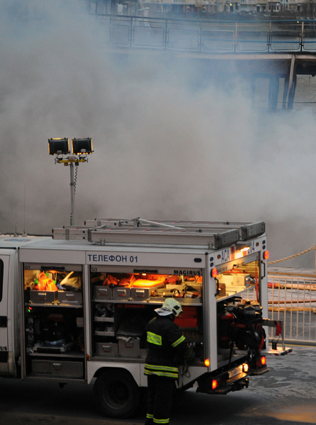 Пожар на борту теплохода "Сергей Абрамов" в Москве