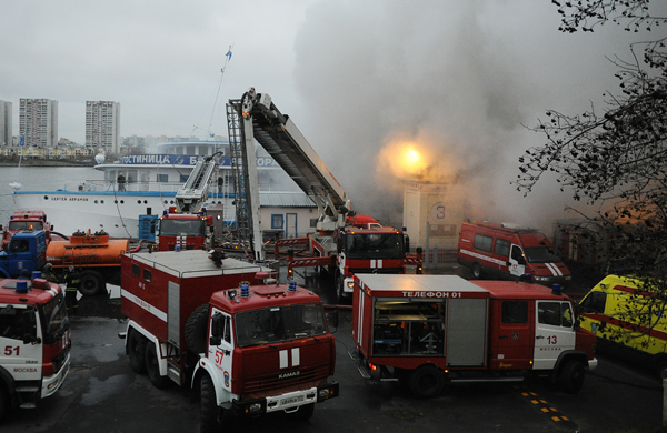 Пожар на борту теплохода "Сергей Абрамов" в Москве