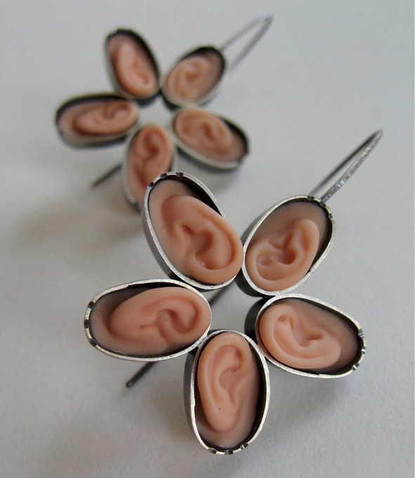 Барби расчленили на ювелирку