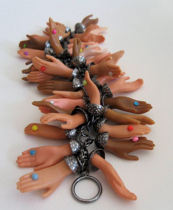 Барби расчленили на ювелирку