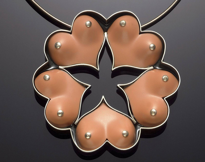 Барби расчленили на ювелирку