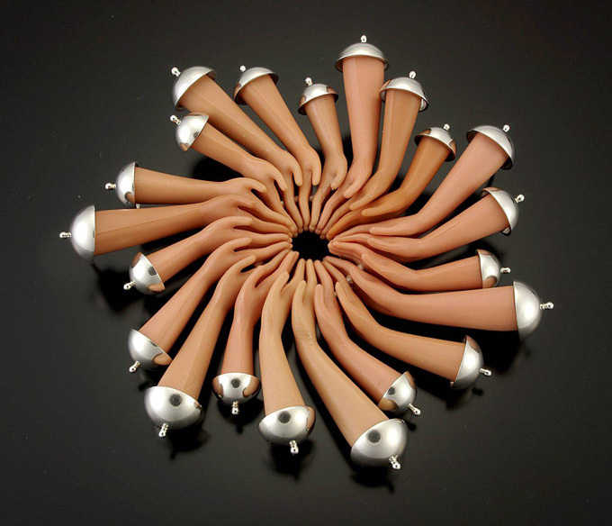 Барби расчленили на ювелирку