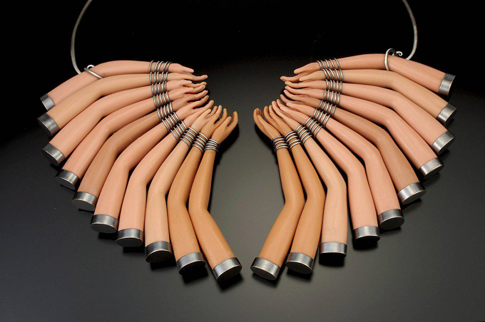 Барби расчленили на ювелирку