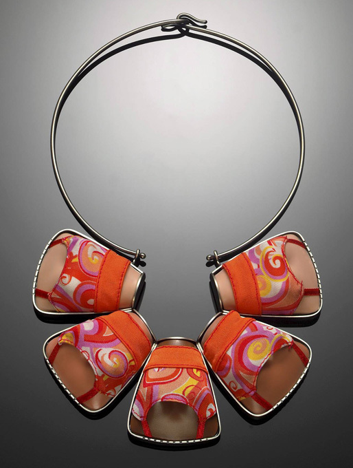 Барби расчленили на ювелирку