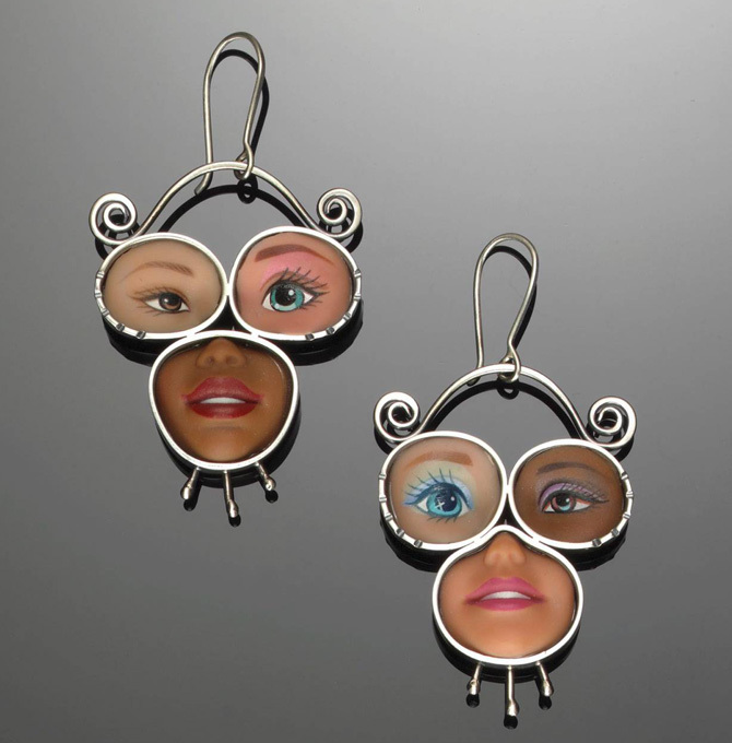 Барби расчленили на ювелирку