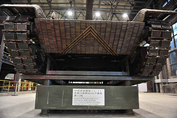 Танк из стрелянных гильз