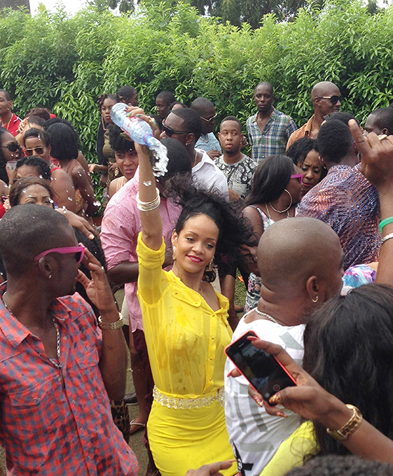 Рианна отрывается на Барбадосе