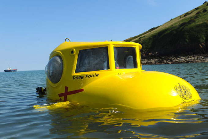 Подводный памятник битлам