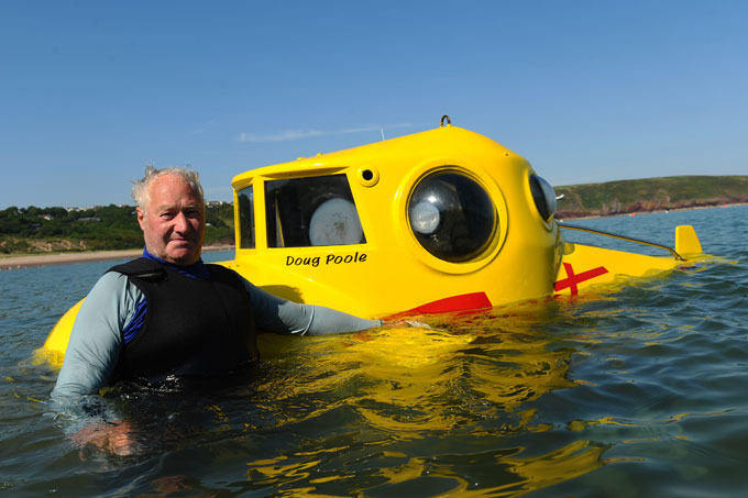 Подводный памятник битлам