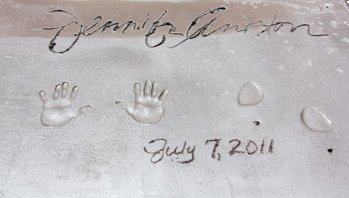 Дженнифер Энистон "отпечаталась" на Аллее славы