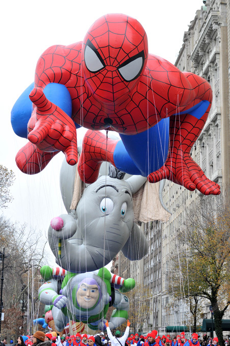 Шоу гигантских игрушек