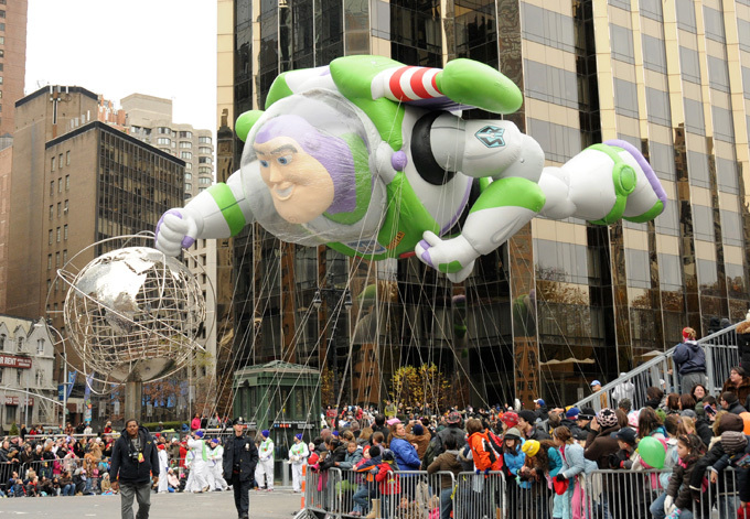 Шоу гигантских игрушек