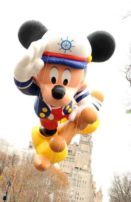 Шоу гигантских игрушек