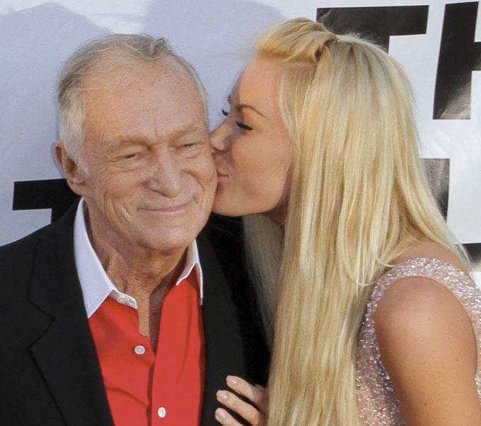 Молодая невеста бросила основателя Playboy за 4 дня до свадьбы