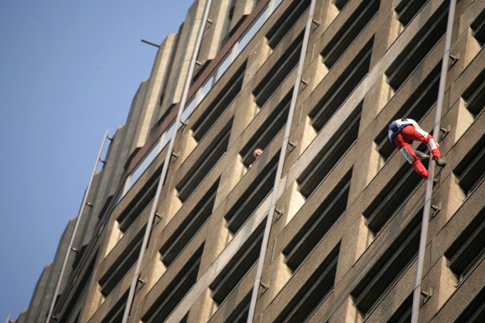 Фотографы нашли настоящего человека-паука. Фотодоки