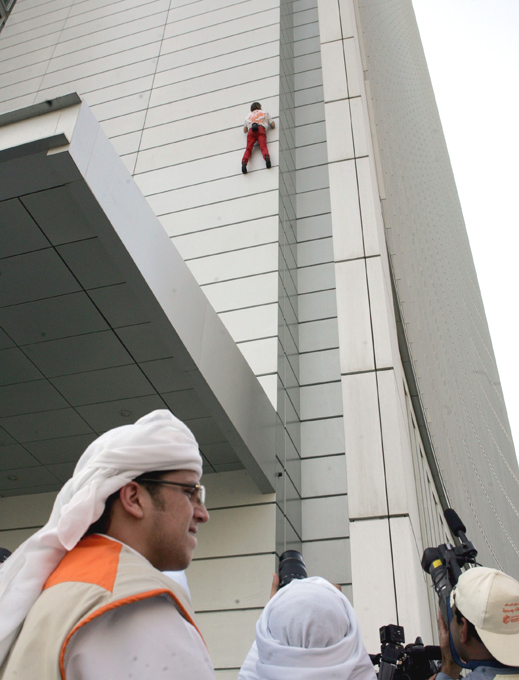 Фотографы нашли настоящего человека-паука. Фотодоки