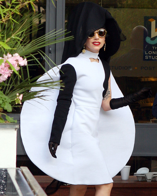 Шокирующие наряды Леди Гаги