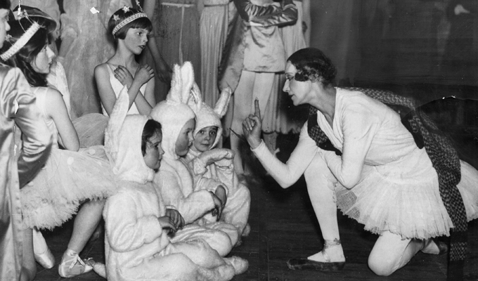 Женщины, прославившие на весь свет Россию.  Её называли «царица Коломбин»