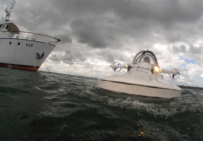 Мини-субмарины бороздят просторы океана