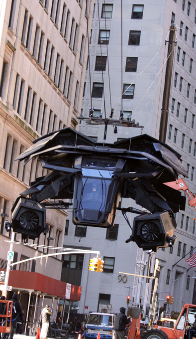 Ученые: реальный Бэтмен разбился бы при приземлении