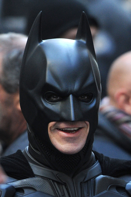 Ученые: реальный Бэтмен разбился бы при приземлении