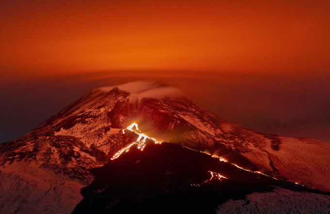 Как вулкан породил молнии