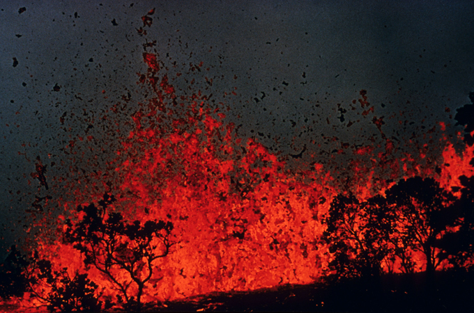 Как вулкан породил молнии