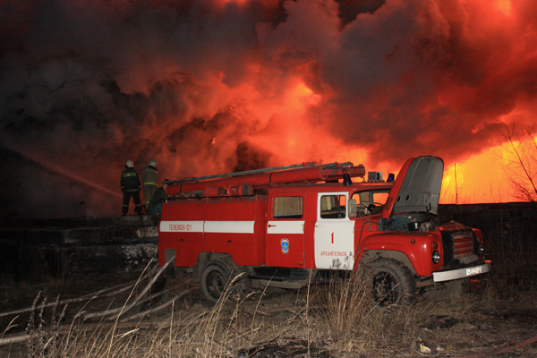 Сильнейший пожар в порту Архангельска