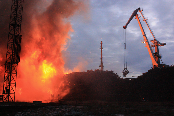 Сильнейший пожар в порту Архангельска
