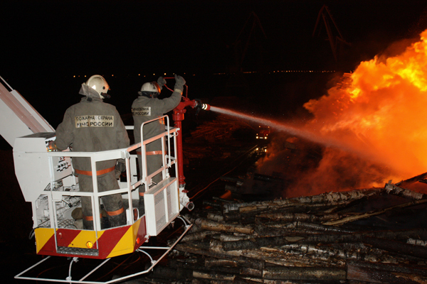 Сильнейший пожар в порту Архангельска
