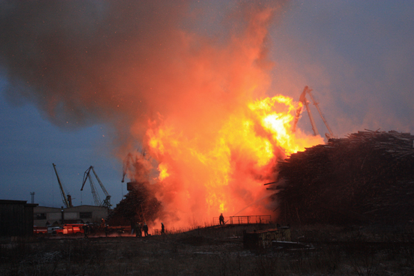 Сильнейший пожар в порту Архангельска