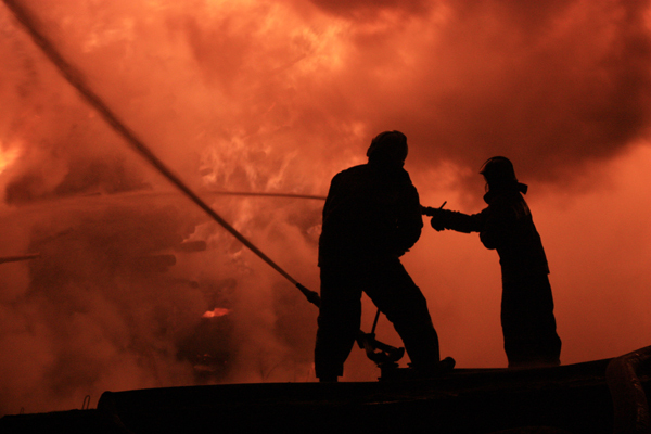 Сильнейший пожар в порту Архангельска