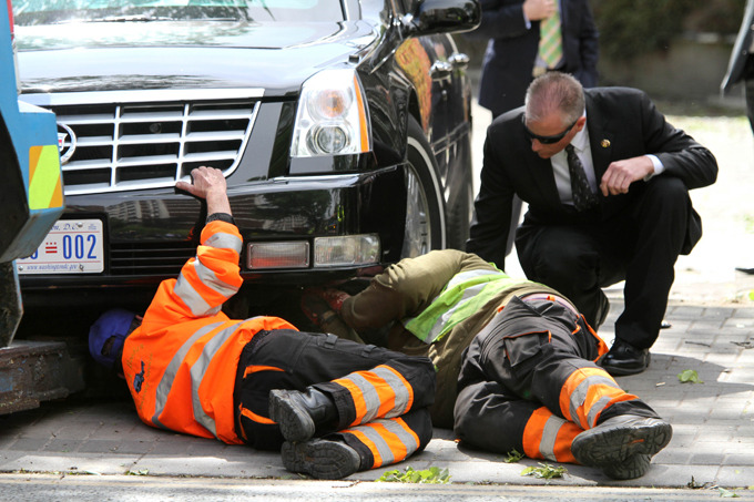 Лимузин Обамы застрял в воротах американского посольства в Ирландии
