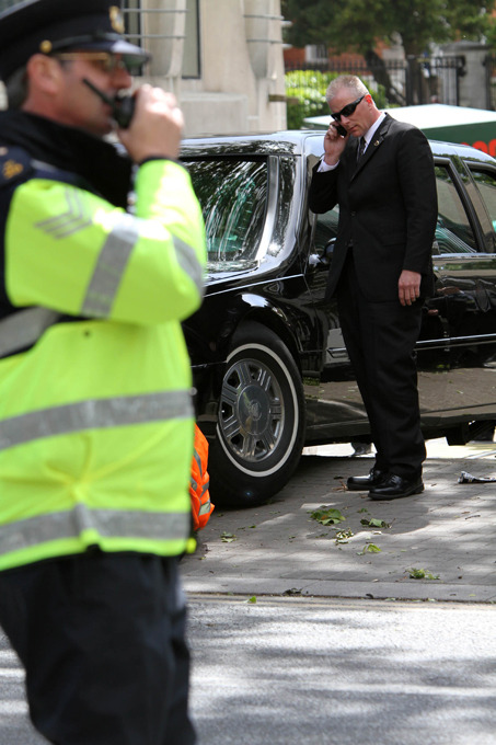 Лимузин Обамы застрял в воротах американского посольства в Ирландии