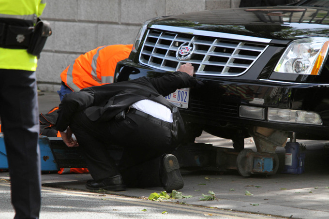 Лимузин Обамы застрял в воротах американского посольства в Ирландии