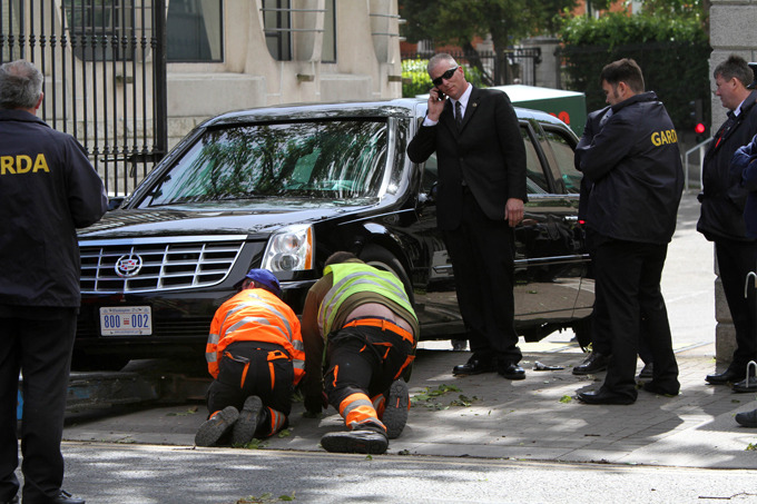 Лимузин Обамы застрял в воротах американского посольства в Ирландии